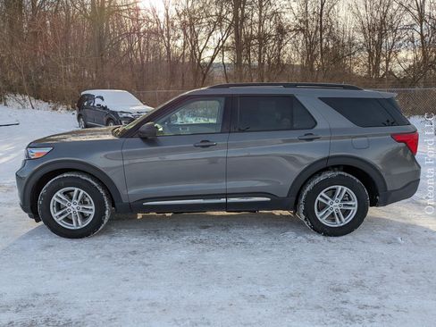 Used 2022 Ford Explorer XLT w/ Equipment Group 202A image 2