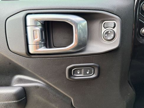 Used 2024 Jeep Wrangler Willys image 13