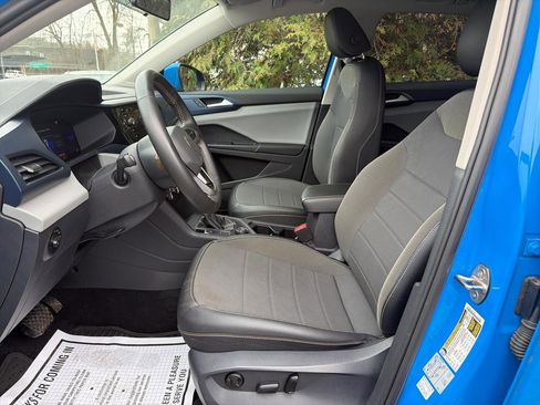 Used 2022 Volkswagen Taos SE w/ Panoramic Sunroof Package image 18