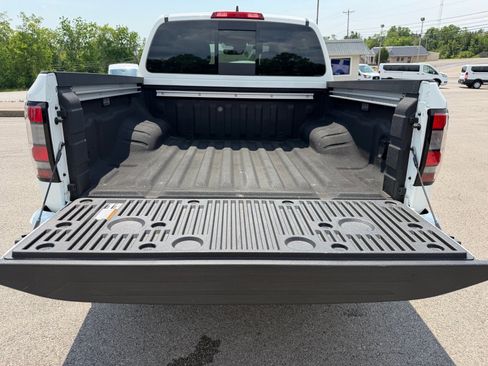 Used 2024 Nissan Frontier SL w/ Technology Package RWD image 18