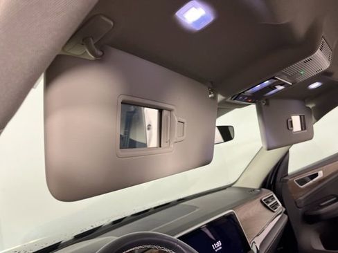 Used 2024 Volkswagen Atlas SE w/ Black Wheel Package image 37