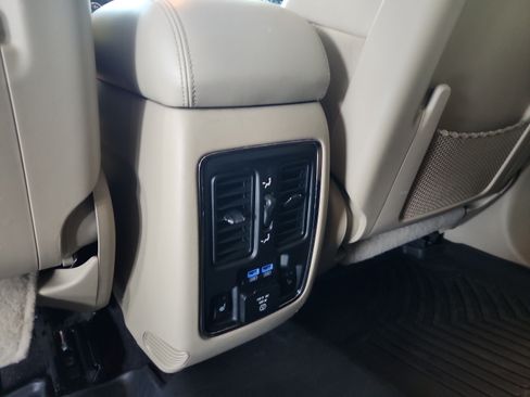 Used 2017 Jeep Grand Cherokee Limited AWD/4WD image 17