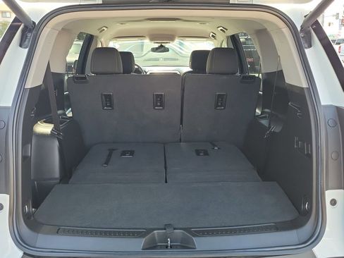 Used 2023 GMC Acadia SLE w/ Driver Convenience Package FWD image 24
