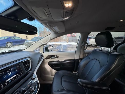 Used 2020 Chrysler Voyager Lxi image 19