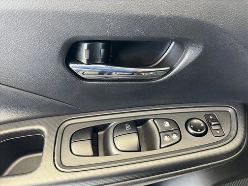 Used 2025 Nissan Versa SV image 17