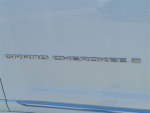 Used 2022 Jeep Grand Cherokee Summit image 21