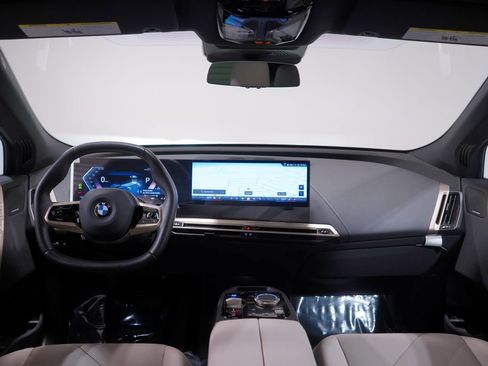 Used 2026 BMW iX xDrive60 image 10