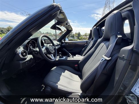 Used 2024 Chevrolet Corvette Stingray Premium Conv w/ Z51 Performance Package RWD image 15
