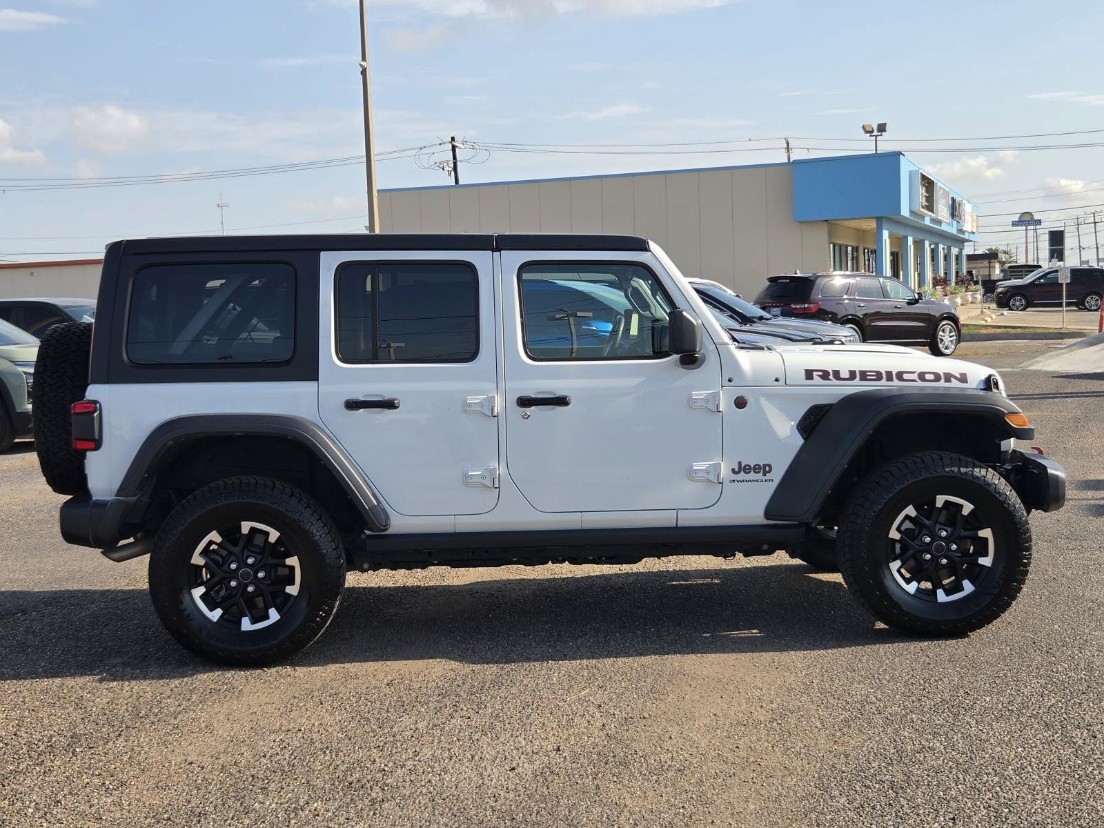 Used 2025 Jeep Wrangler Unlimited Rubicon AWD/4WD image 6