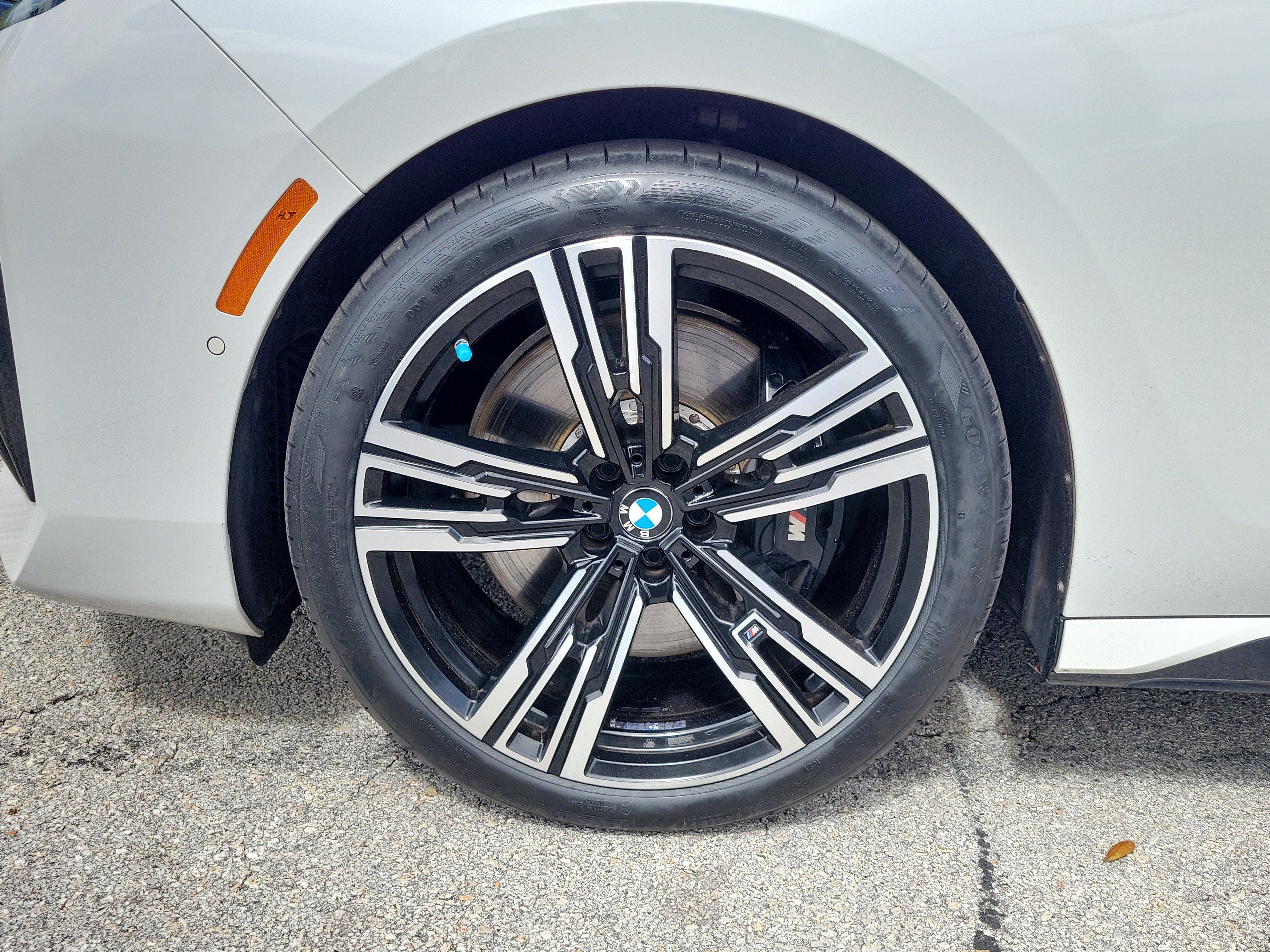 Used 2023 BMW 740i w/ Executive Package RWD image 5