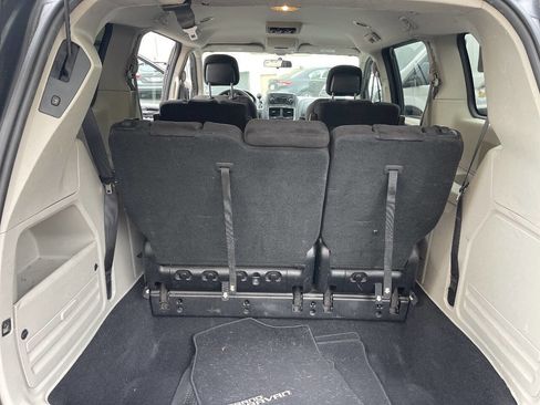Used 2012 Dodge Grand Caravan SXT FWD image 14