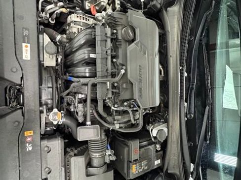 Used 2024 Hyundai Elantra Limited image 13