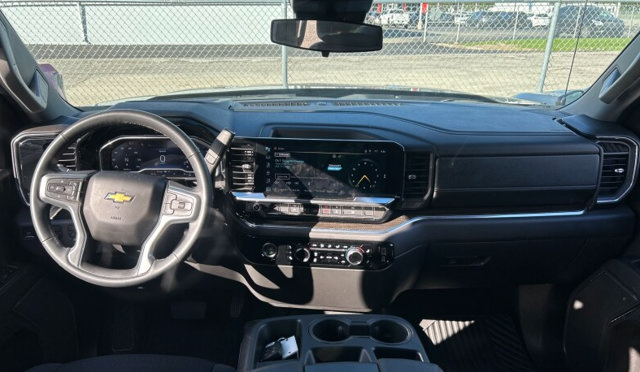 Used 2024 Chevrolet Silverado 1500 LT AWD/4WD image 5