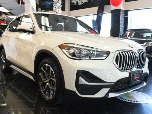 Used 2022 BMW X1 xDrive28i w/ Convenience Package AWD/4WD image 3