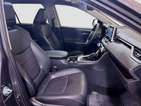 Used 2019 Toyota RAV4 Limited w/ Advanced Technology Package FWD image 28
