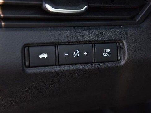 Used 2025 Nissan Altima 2.5 SV image 11