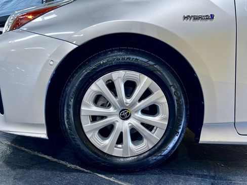 Used 2020 Toyota Prius LE w/ Carpet Mat Package image 22