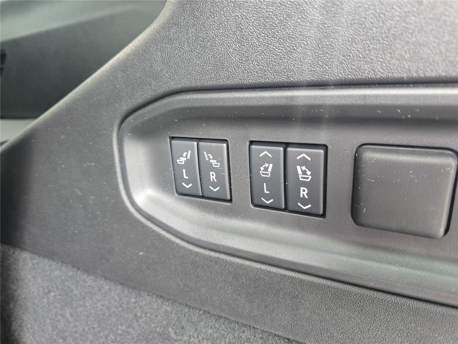 Used 2026 Cadillac Vistiq Sport w/ LPO, Floor Liner Package AWD/4WD image 9