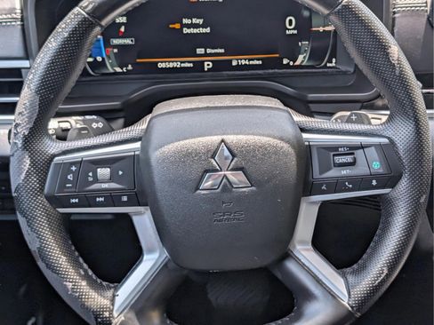 Used 2022 Mitsubishi Outlander SE image 32