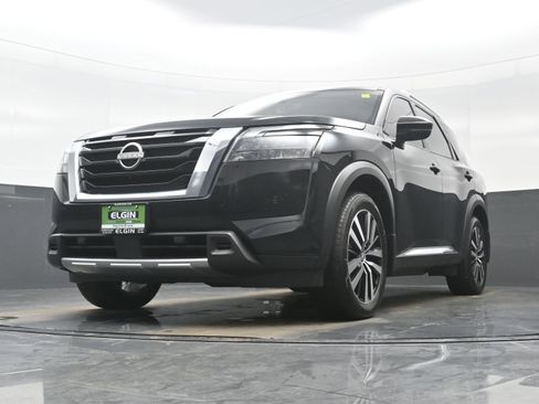 Used 2025 Nissan Pathfinder Platinum w/ Cargo Package image 29