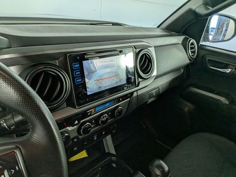 Used 2017 Toyota Tacoma TRD Off-Road w/ Premium & Technology Package image 25