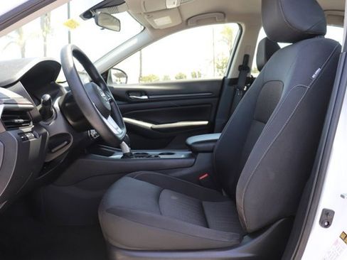 Used 2025 Nissan Altima 2.5 SV FWD image 11