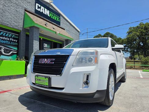 Used 2010 GMC Terrain SLT FWD image 2