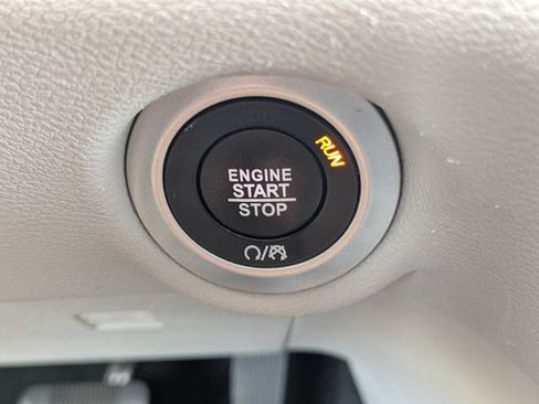 Used 2023 Chrysler Pacifica Touring-L FWD image 29