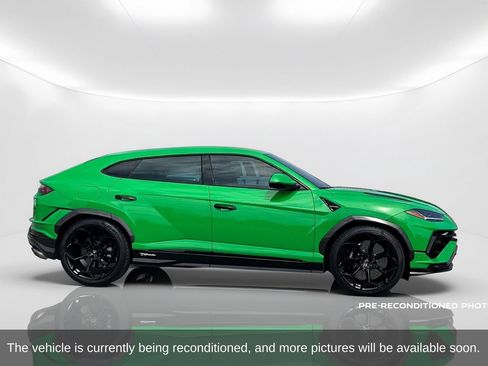 Used 2024 Lamborghini Urus Performante AWD/4WD image 7