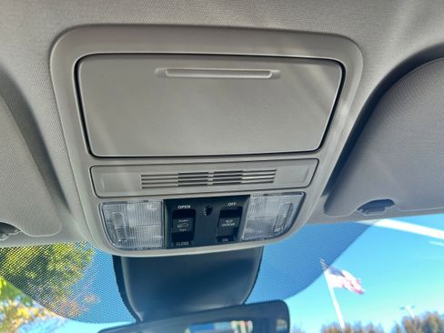 New 2026 Honda Odyssey Touring image 18