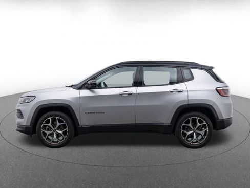 Used 2025 Jeep Compass Limited AWD/4WD image 4