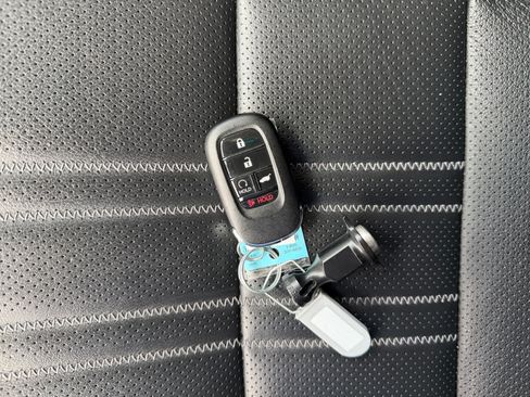Used 2024 Honda HR-V EX-L image 10