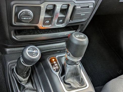 Used 2022 Jeep Wrangler Sport AWD/4WD image 11