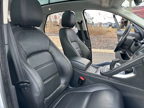 Used 2018 Jaguar E-PACE S image 29