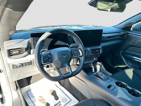 Used 2024 Ford Mustang EcoBoost image 9