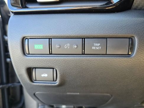 Used 2025 Nissan Sentra SV w/ SV Premium Package FWD image 23