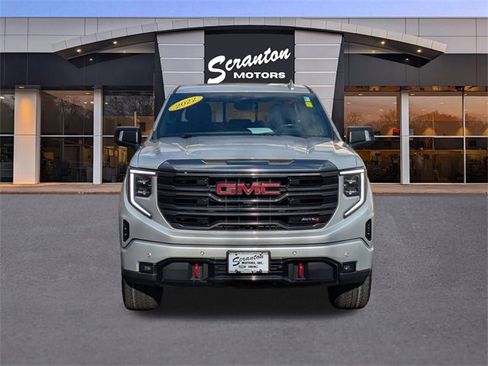 Used 2022 GMC Sierra 1500 AT4 w/ Technology Package image 8