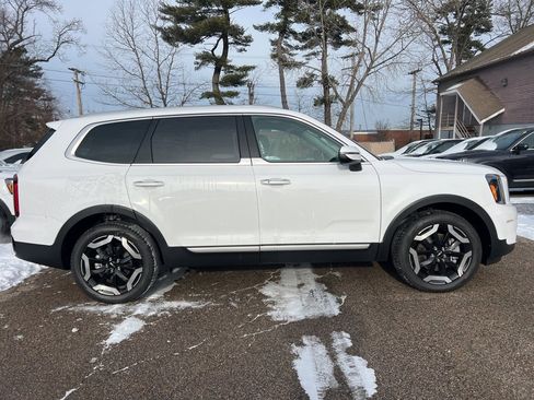 New 2025 Kia Telluride S image 4