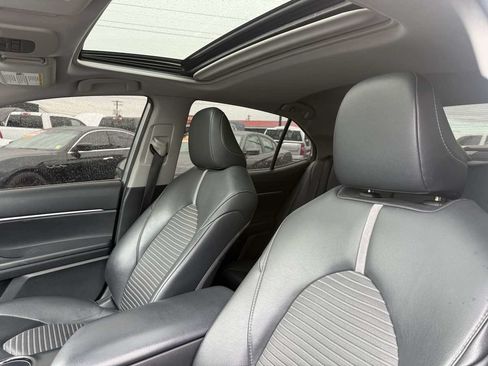 Used 2019 Toyota Camry SE FWD image 12