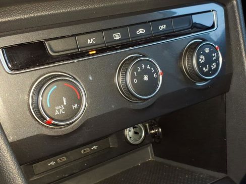 Used 2020 Volkswagen Tiguan S image 23