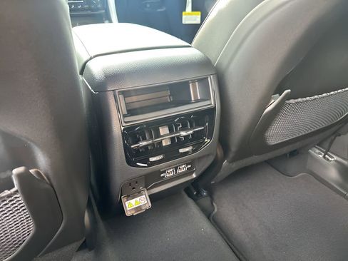 New 2025 Jeep Grand Cherokee Altitude image 21