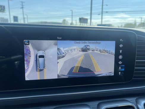 Used 2022 Mercedes-Benz GLS 450 4MATIC image 25