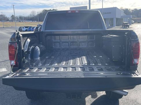 Used 2018 RAM 2500 Laramie w/ Sport Appearance Group AWD/4WD image 4