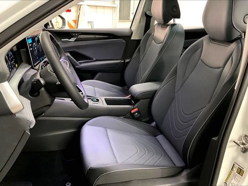 New 2026 Volkswagen Tiguan SE image 11