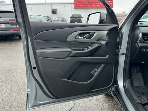Used 2023 Chevrolet Traverse LT image 19
