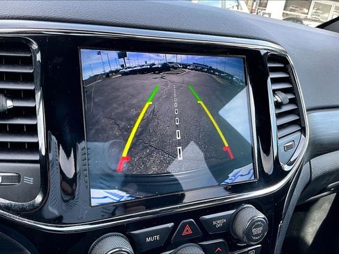 Used 2020 Jeep Grand Cherokee Altitude image 21