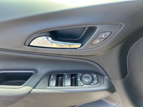 Certified 2022 Chevrolet Equinox RS w/ RS Leather Package FWD image 18