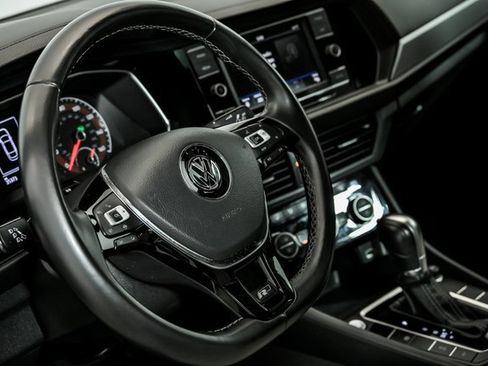 Certified 2019 Volkswagen Jetta S image 15