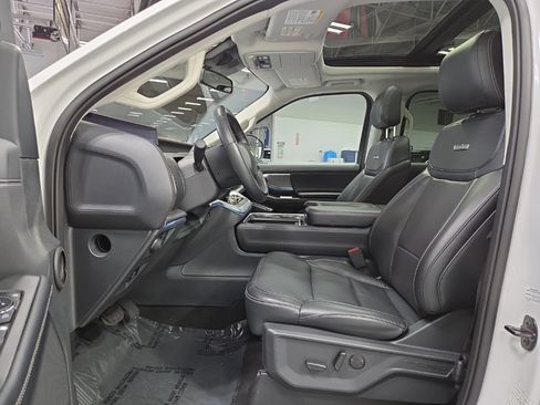 Used 2025 Ford Expedition Max Platinum AWD/4WD image 9
