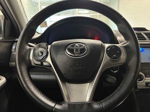 Used 2013 Toyota Camry SE w/ Leather Pkg FWD image 11